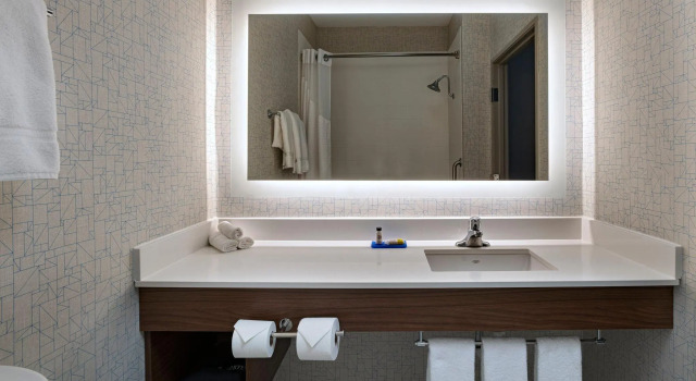 Четырёхместный номер Standard Holiday Inn Express Hotel & Suites Cedar Park by IHG