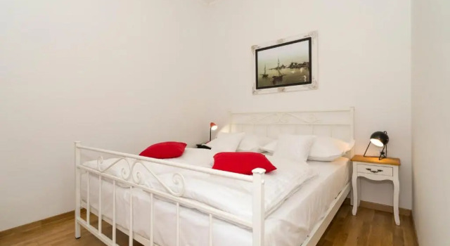Apartment Dinka with terrace, Prenota Appartamento Hotel a Croatian Islands con parcheggio, Parcheggio
