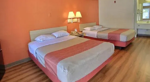 Четырёхместный люкс Motel 6 Carlsbad, CA - North Near Legoland