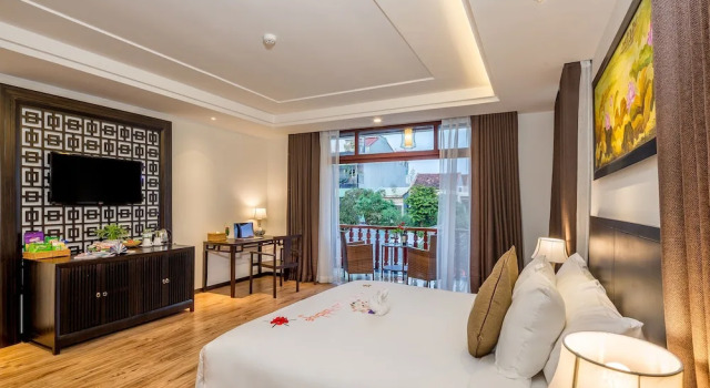 Двухместный номер Deluxe с балконом и с видом на бассейн Hoi An Emotion Boutique Villa