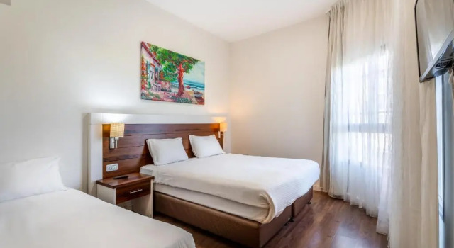 Трёхместный номер Standard с балконом Aviv Holiday Flat