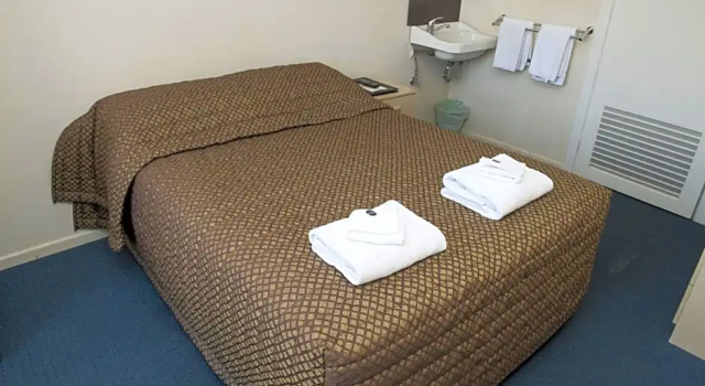Номер Economy The Commercial Hotel Motel
