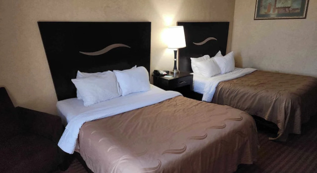 Четырёхместный номер Standard Quality Inn & Suites Somerset Downtown