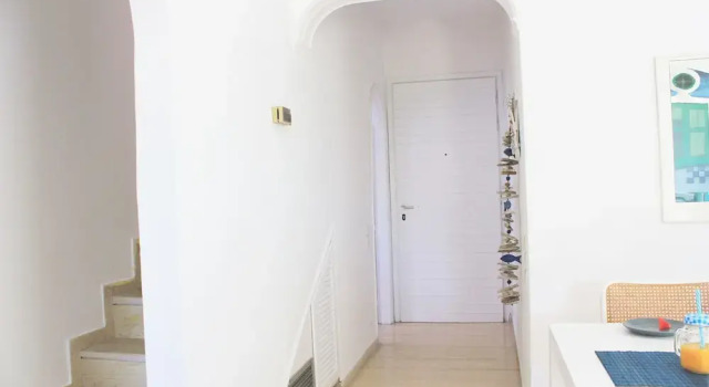 Adelos Apartment with Garden Terrace near Vouliagmeni Beach, Забронировать Апартаменты/квартира Вари-Вула-Вулиагмени Attica Riviera