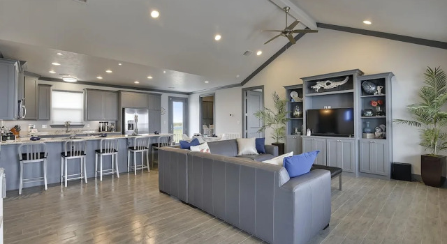 Honu Beachfront House 3 Bedrooms 2 Bathrooms Home
