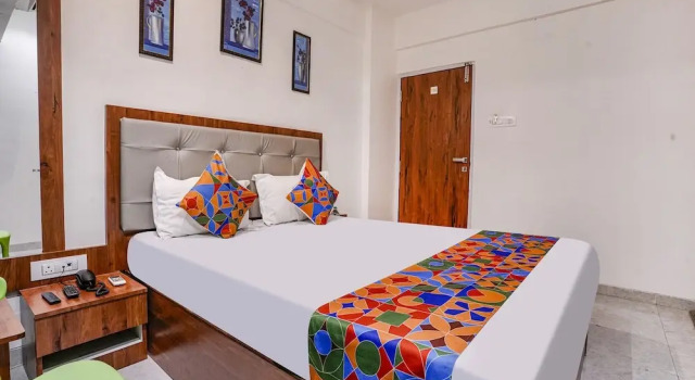 Номер Deluxe FabHotel Utsav Residency