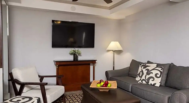 Люкс Presidential с 2 спальнями Inn at the Colonnade Baltimore - A DoubleTree by Hilton Hotel