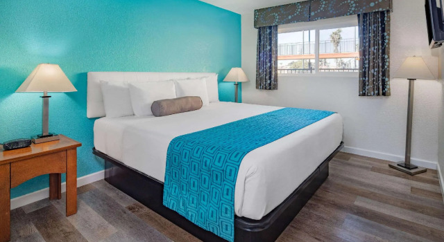 Двухместный люкс Howard Johnson Suites by Wyndham San Diego Chula Vista BayFront