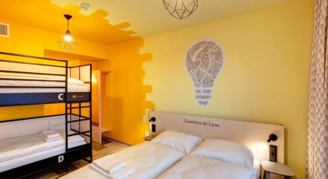 Четырёхместный номер Standard MEININGER Hotel Lyon Centre Berthelot