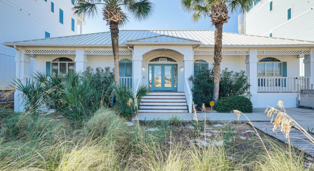 Direct Beach Access! Prime PCB Bungalow w/ Deck, Book Feriehus Hoteller i Lower Grand Lagoon med parkering, Parkering