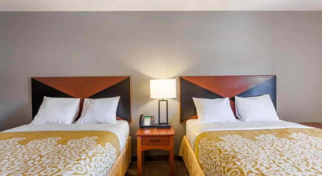 Номер Deluxe Days Inn & Suites by Wyndham Lancaster Amish Country