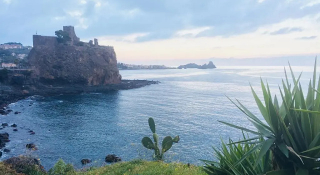 Grand Tour Design Guest House Catania Self Check-in, Забронировать Отель «постель и завтрак» Катания Сицилия, рядом с Парк Вилла Беллини