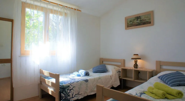 Charming Holiday Home in Pula With Fenced Garden, Rezerwuj Hotel Valbonasa Istria