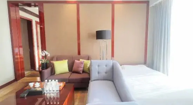 Семейный люкс с 2 комнатами Peony Harbor City Hotel