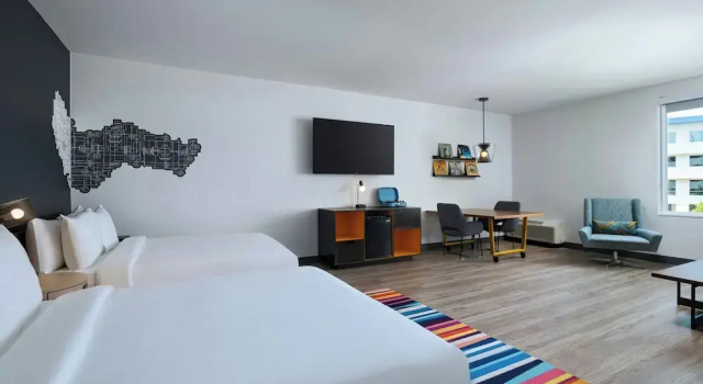 Четырёхместный люкс с видом на бассейн Aloft by Marriott Austin Southwest