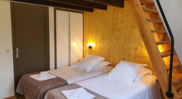 Четырёхместный номер Standard Logis Hôtel Restaurant LEscarbille