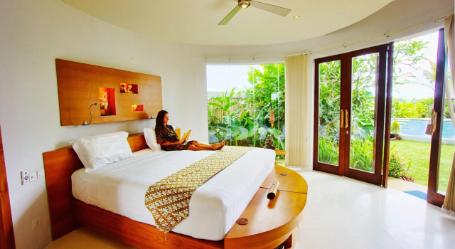 Floating Leaf Eco-Luxury Retreat