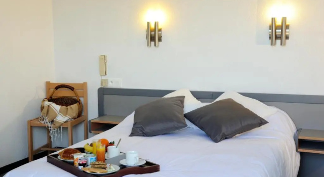 Двухместный номер Comfort с балконом Hôtel Les Mimosas