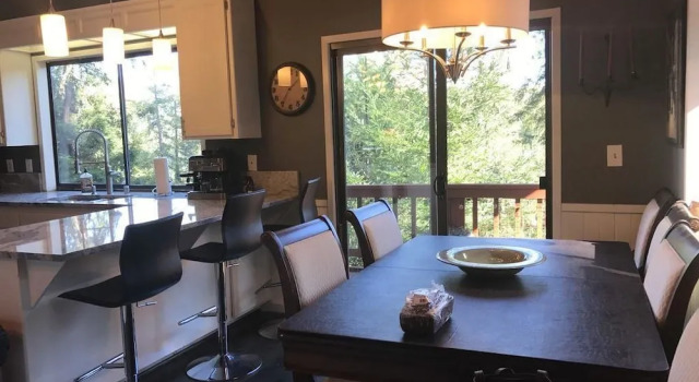 House of the Morning Sun, Забронировать Отель Гернвилль Sonoma County, рядом с Пляж Джонсонс-Бич