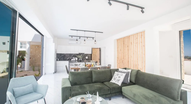 4 Bedroom Villa With Privaet Pool in the Center Protaras Vie Bleu Villa Vb1, Boek Villa Hotels in Protaras met parkeren, in de buurt van Sunrise Beach, Parkeren
