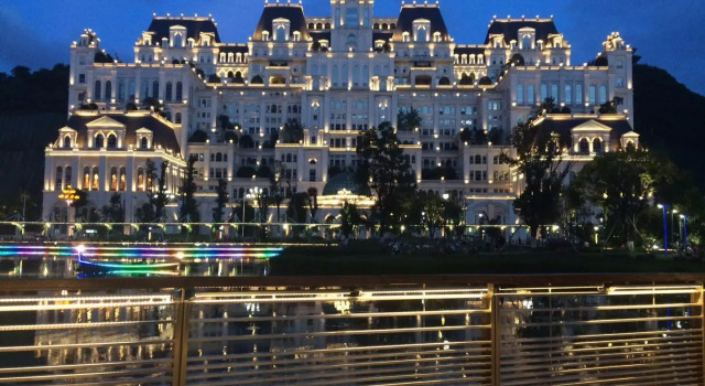 PAI Hotels·Huaguoyuan Home Appliances Plaza BRT Yixiao Lijiao Station
