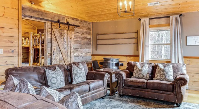 Spacious Gatlinburg Cabin w/ Hot Tub & Game Room!, Забронировать Дом для отпуска Гатлинберг Great Smoky Mountains National Park