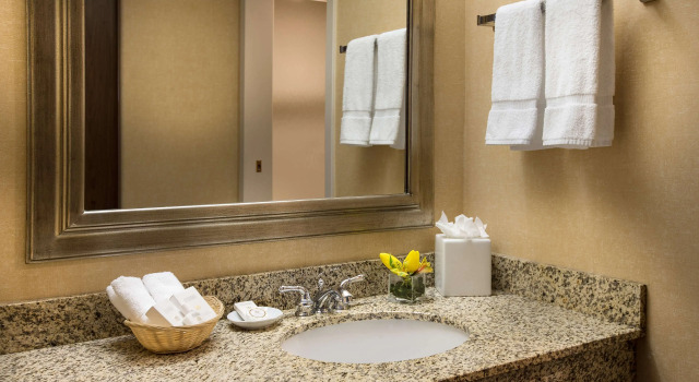 Четырёхместный номер Standard Coast Gateway Hotel