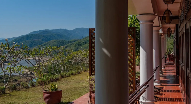 Deluxe double chambre avec balcon The Sanctuary Pakbeng Lodge