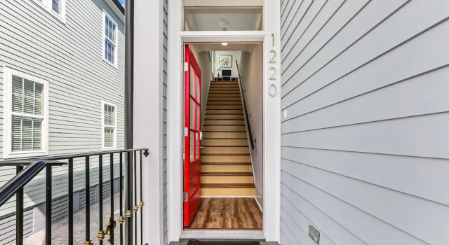 Chic 4 BR Condo - Large Pool - Perfect Location, Забронировать Отель Новый Орлеан Луизиана, рядом с Казино Harrah's New Orleans
