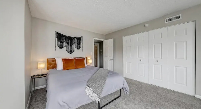 FRONTDESK Castle Point Apts Georgetown South Bend, Book Hotel South Bend Indiana