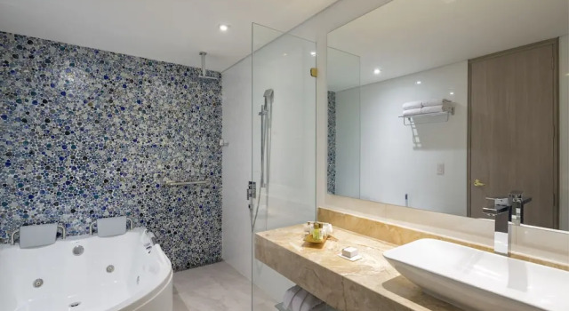 Четырёхместный номер Superior Hotel El Dorado Bogota
