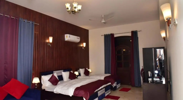 Люкс Deluxe Nook Inn & Suites - 2 Min Walk From MG ROAD METRO
