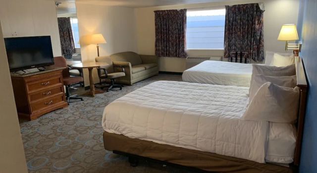 Четырёхместный номер Comfort Ventura Grand Inn