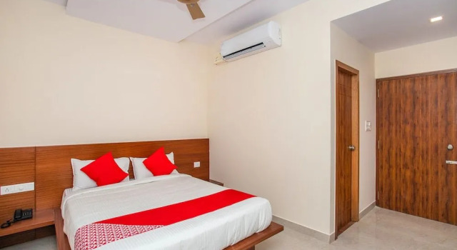 Oyo 18836 Orchid Suites