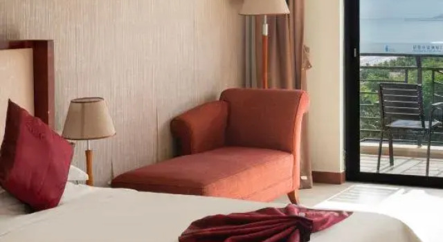 Номер Deluxe La Costa Hotel
