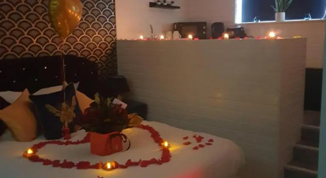 Коттедж The Mayfair Lodge & Family Suite