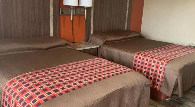 Prince of Wales Motel, Забронировать Мотель Отели Lakeland - Winter Haven с парковкой, Парковка