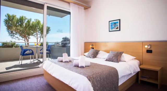 Двухместный номер Deluxe с балконом и с видом на море Hotel More