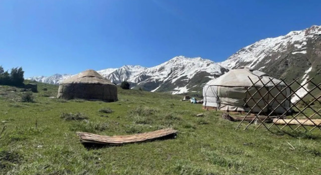 Yurt camp GREEN CAMP, Book Hostel / Vandrerhjem Hostels i Osh region, Hostel / Vandrerhjem