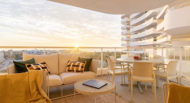 Gran Canet 2BR - Sea Views, Pools & Gym