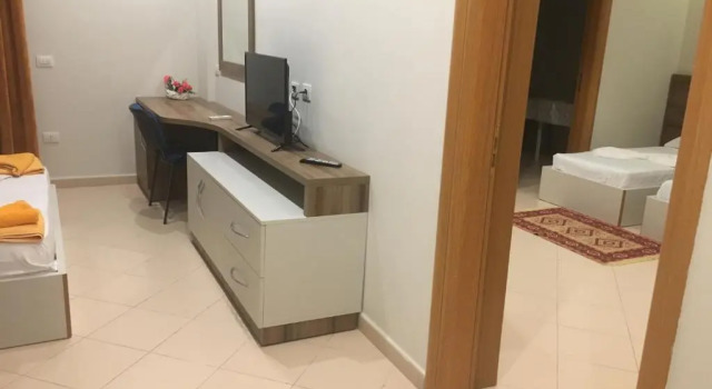 Hotel Kamomil, Rezerwuj Hotel Hotele w Durres County z parkingiem, Parking
