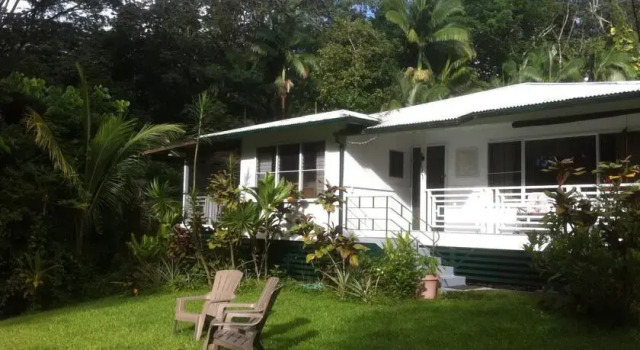 The Jungle Farmhouse, Book Hotel Pahoa Puna