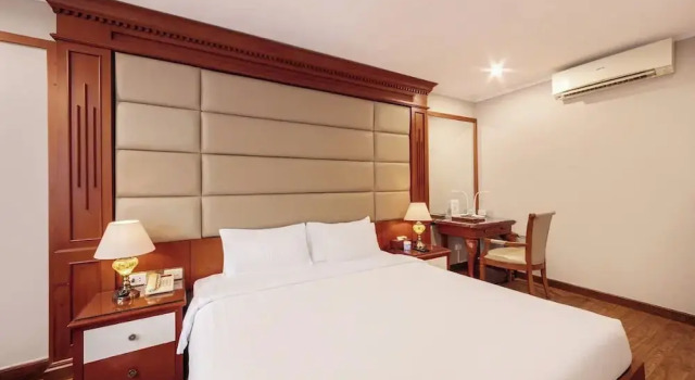Люкс A25 Premium Hotel - 23 Quán Thánh