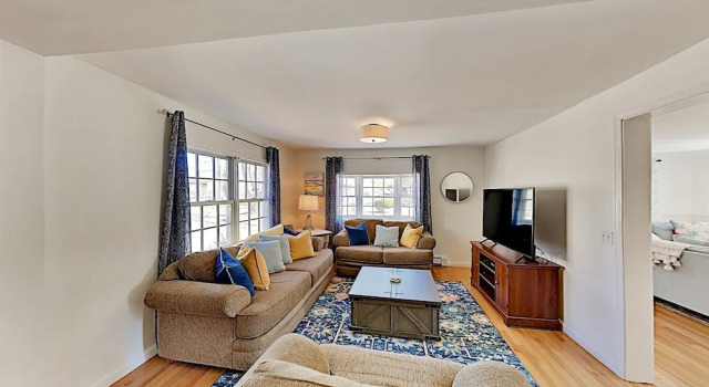 Renovated Retreat - Near Beaches & Town 5 Bedroom Home, Book Hotel Hyannis Cape Cod