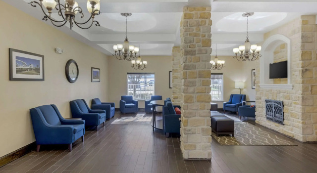 Comfort Suites Benbrook - Fort Worth Southwest, Забронировать Отель Отели Бенбрук с парковкой, Парковка