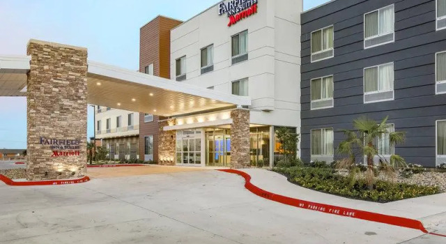 Кровать в общем номере Fairfield Inn & Suites by Marriott Snyder