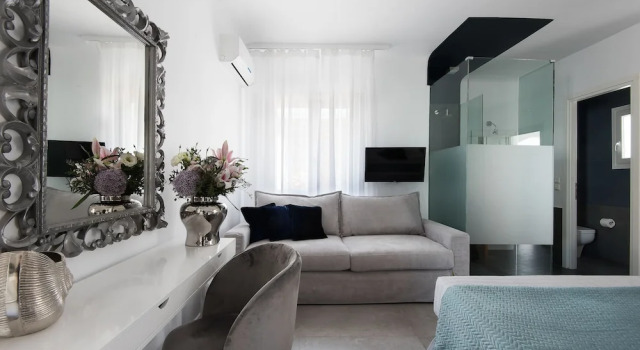 Номер Deluxe с красивым видом из окна Riva Suites