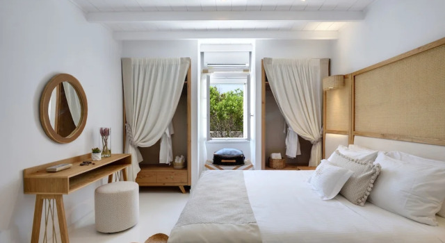 Вилла с 6 комнатами с балконом и рядом с пляжем Amalgam Homes Paros Beachfront Villa