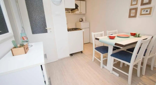 Rooms Beros, Забронировать Гостевой дом Гостевые дома Макарска, рядом с Набережная Рива (Макарска), Гостевой дом