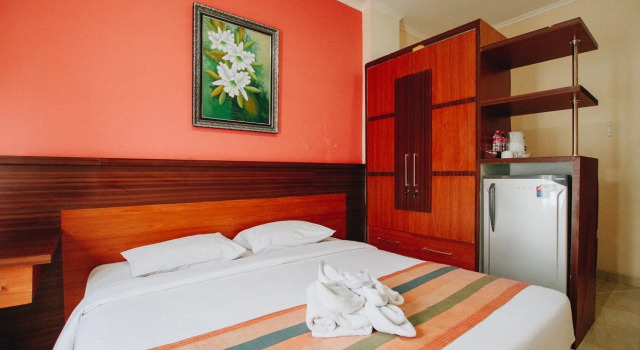 Pineapple Mansion Solo Mitra RedDoorz near RS JIH Solo, Réserver Hôtel Hôtels à Central Java avec parking, Parking